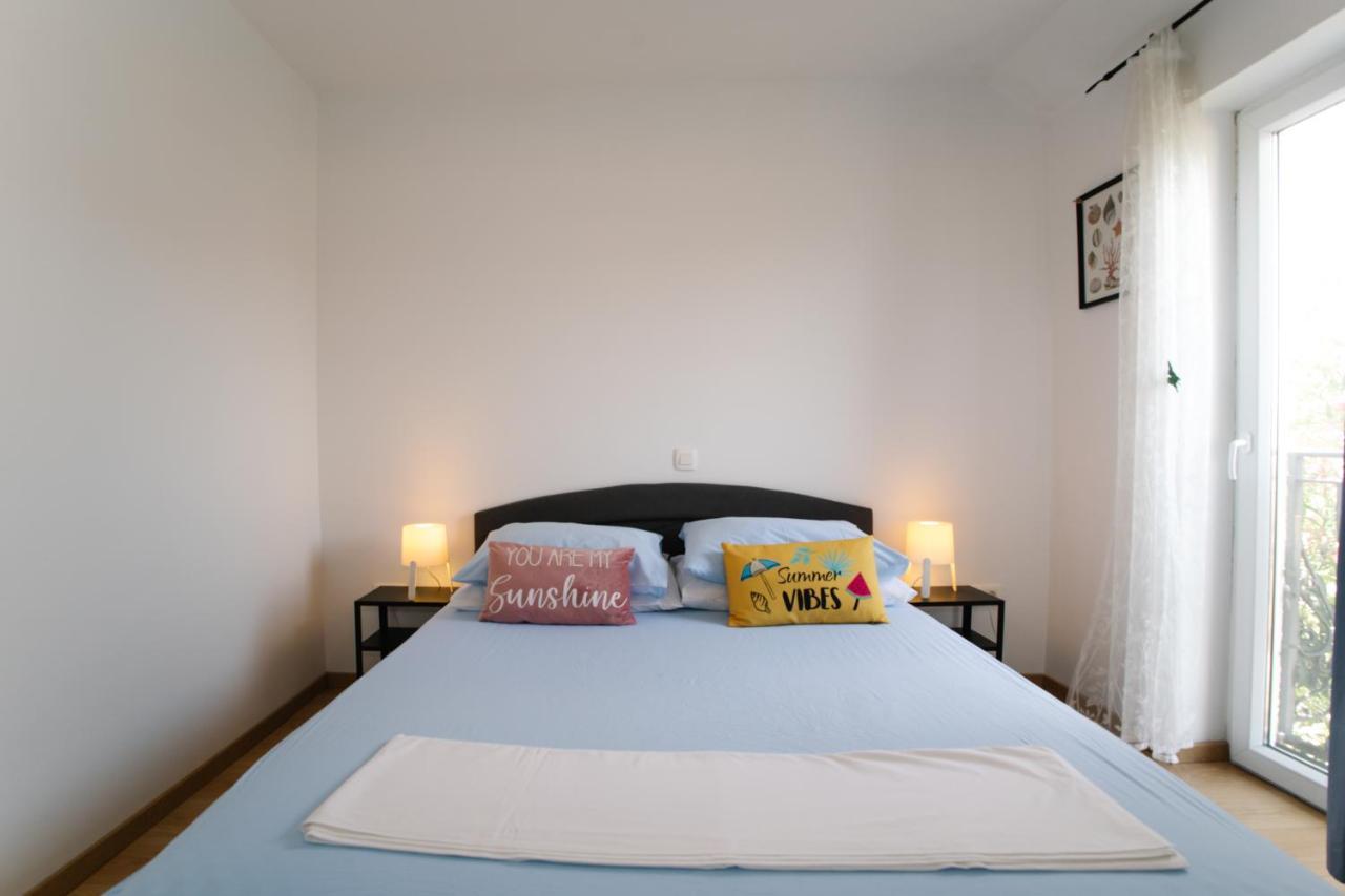 Sunny Apartment For 2 Murter Extérieur photo
