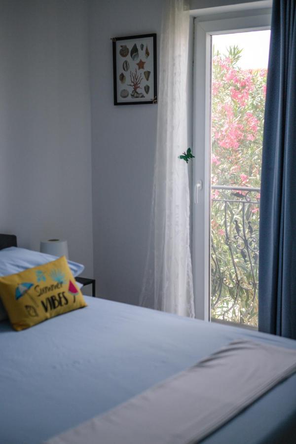 Sunny Apartment For 2 Murter Extérieur photo